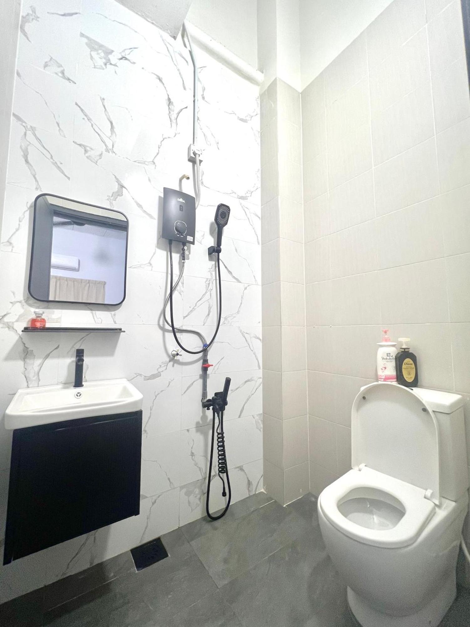 Quayside Cove Homestay - Corner House, Shah Alam Rimbayu Netflix Syok Tv Bbq ภายนอก รูปภาพ